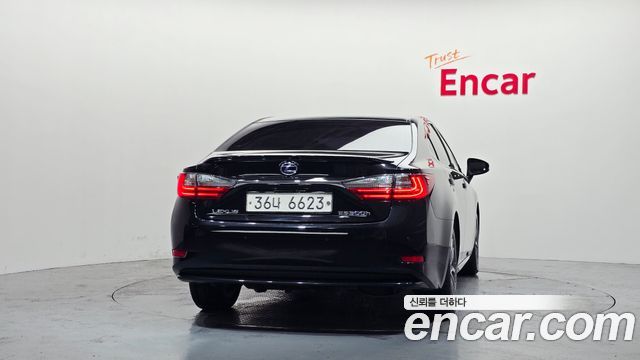 Lexus ES 300h Supreme+ XV60 - фото 3
