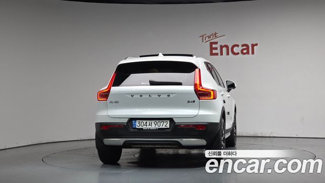 Volvo XC40 B4 Inscription - фото 3