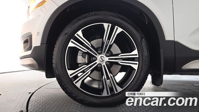 Volvo XC40 B4 Inscription - фото 4