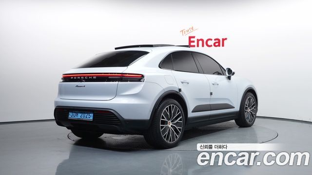 Porsche Macan EV Base 4 - фото 1