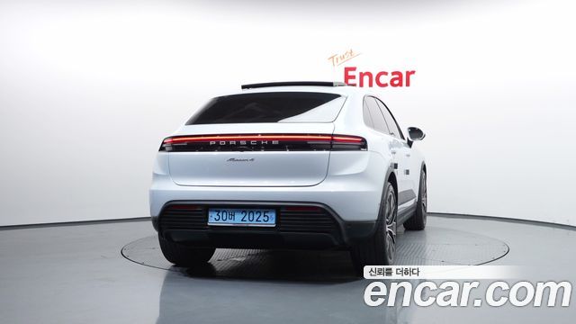 Porsche Macan EV Base 4 - фото 3