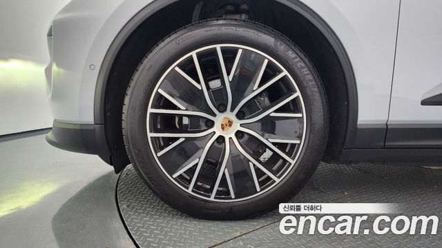 Porsche Macan EV Base 4 - фото 4