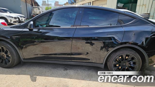 Tesla Model Y Long Range AWD - фото 1