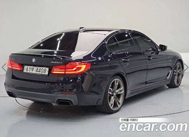 BMW 5-Series G30 M550d xDrive - фото 3