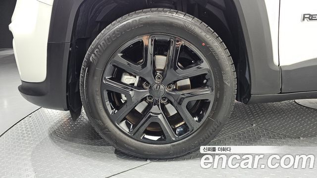 Jeep Renegade 1.3 Limited - фото 4