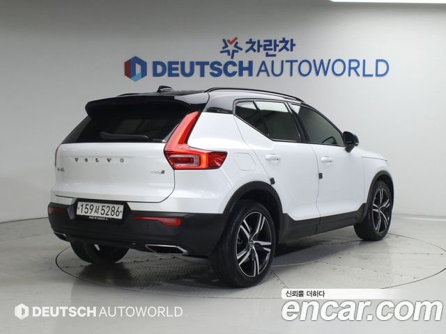 Volvo XC40 T4 R-Design - фото 1