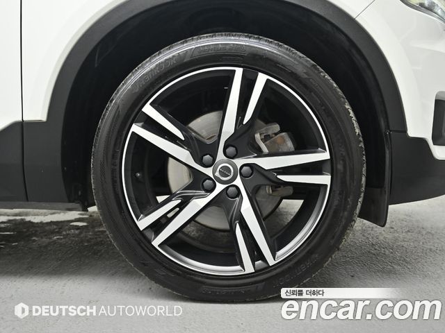 Volvo XC40 T4 R-Design - фото 4