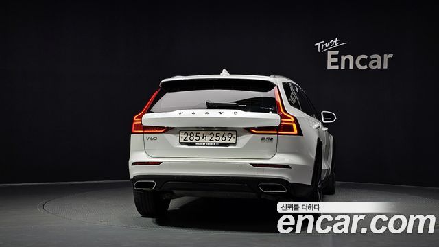 Volvo V60 Cross Country 2-го поколения B5 Pro AWD - фото 3