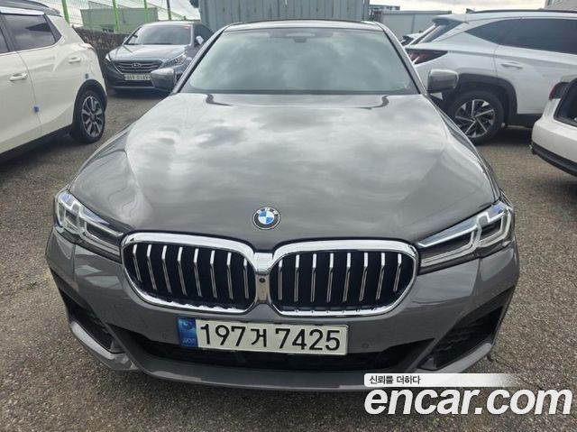 BMW 5-Series G30 530e M Sport - фото 0