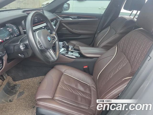BMW 5-Series G30 530e M Sport - фото 2