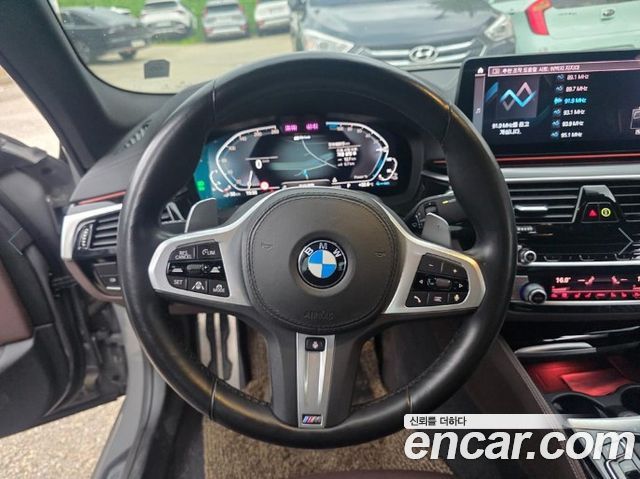 BMW 5-Series G30 530e M Sport - фото 3