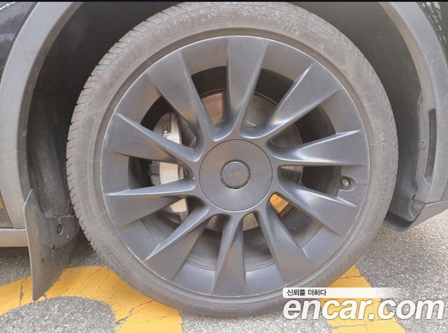 Tesla Model Y Long Range AWD - фото 4