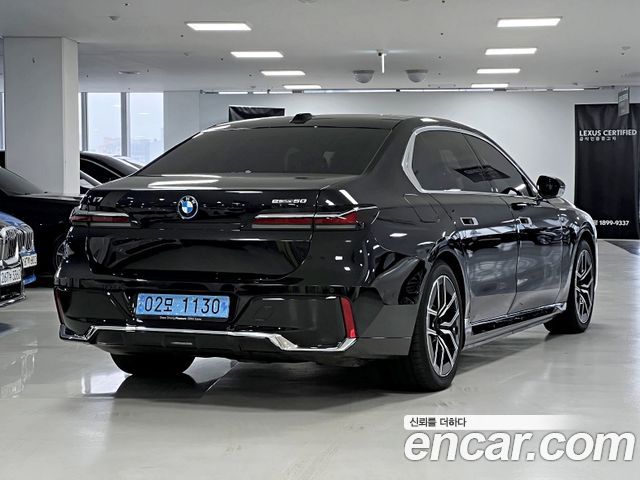 BMW i7 G70 eDrive 50 M Sport - фото 1