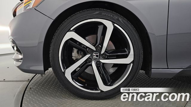 Honda Accord 10-го поколения 2.0 Turbo Sport - фото 4