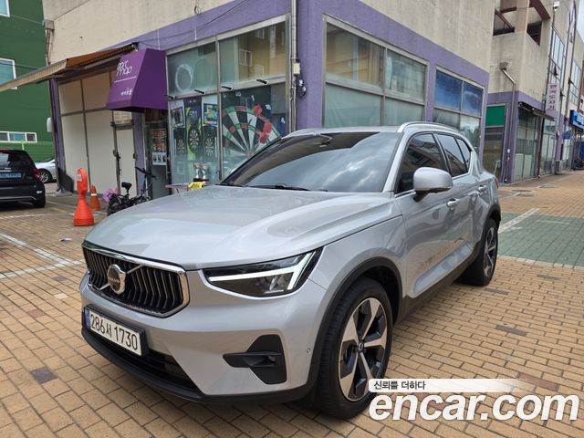 Volvo XC40 B4 Ultimate Bright - фото 0