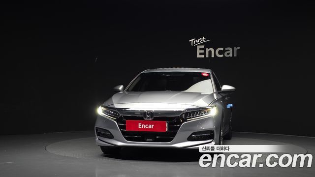 Honda Accord 10-го поколения 2.0 Hybrid Touring - фото 2