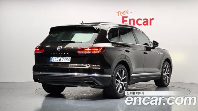 Volkswagen Touareg 3-го поколения 3.0 TDI Prestige - фото 1