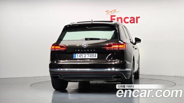 Volkswagen Touareg 3-го поколения 3.0 TDI Prestige - фото 3