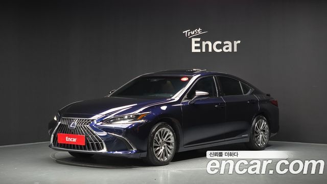 Lexus ES 300h 7-го поколения Executive - фото 0