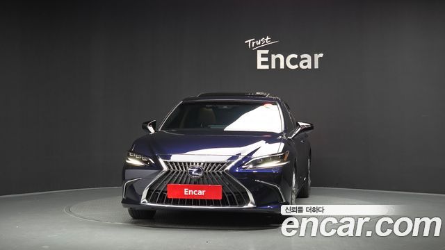 Lexus ES 300h 7-го поколения Executive - фото 2