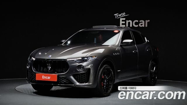 Maserati Levante 3.0 Diesel AWD GranSport - фото 0