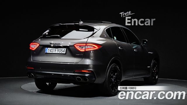Maserati Levante 3.0 Diesel AWD GranSport - фото 1