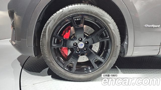Maserati Levante 3.0 Diesel AWD GranSport - фото 4