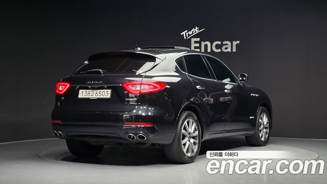 Maserati Levante 3.0 Diesel AWD GranLusso - фото 1