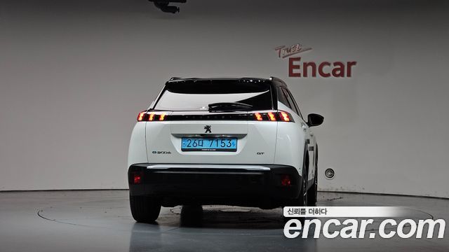 Peugeot 2008 2-го поколения EV GT - фото 2