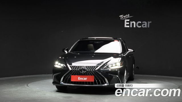 Lexus ES 300h 7-го поколения Executive - фото 2