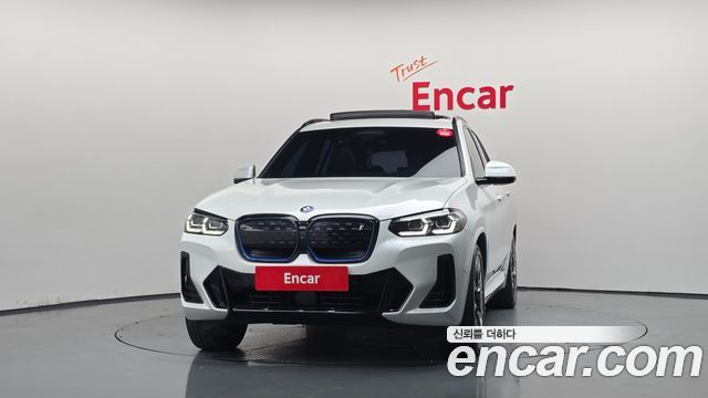 BMW iX3 M Sports - фото 2