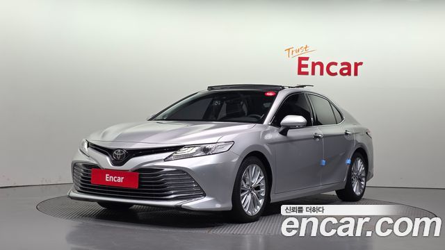 Toyota Camry XV70 2.5 - фото 0