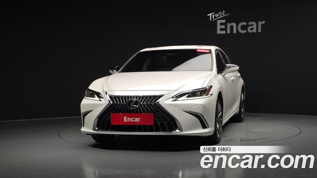 Lexus ES 300h 7-го поколения Luxury Plus - фото 1