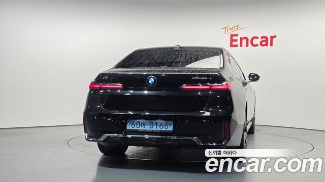 BMW i7 G70 xDrive 60 M sport - фото 3