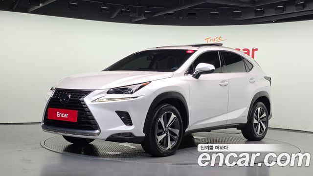 Lexus NX 300h Supreme - фото 0