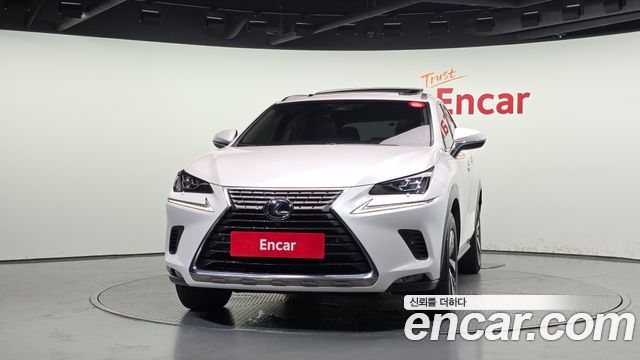 Lexus NX 300h Supreme - фото 2