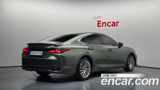 Lexus ES 300h 7-го поколения Luxury Plus - фото 1