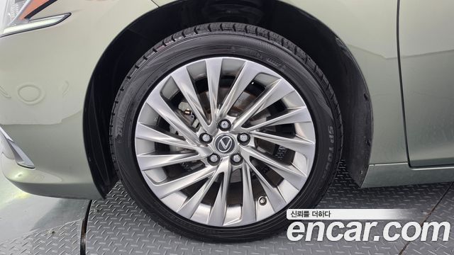 Lexus ES 300h 7-го поколения Luxury Plus - фото 4
