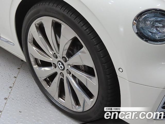 Bentley Flying Spur 3-го поколения 4.0 - фото 4