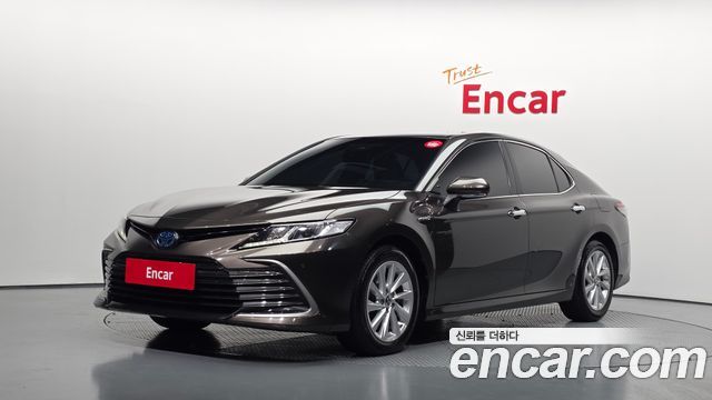 Toyota Camry XV70 2.5 LE Hybrid - фото 0
