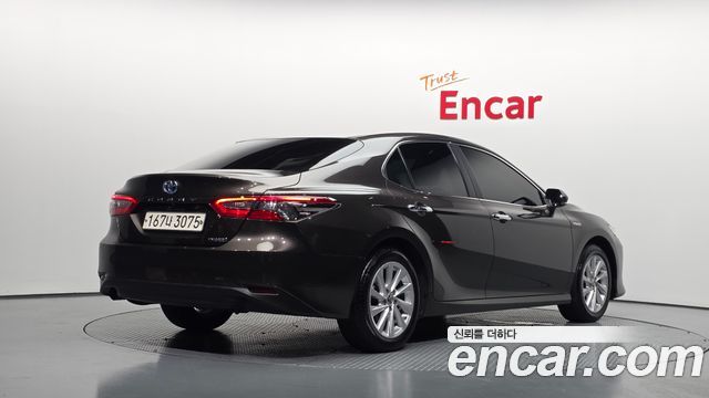 Toyota Camry XV70 2.5 LE Hybrid - фото 1