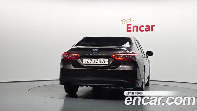Toyota Camry XV70 2.5 LE Hybrid - фото 3