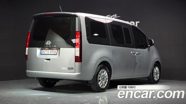 Hyundai Staria HEV 1.6 Cargo 5-Seater Modern - фото 1