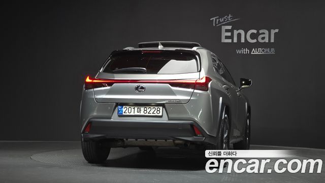Lexus UX 250h 2.0 2WD - фото 3