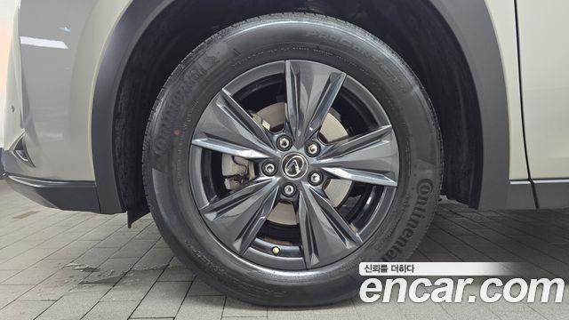 Lexus UX 250h 2.0 2WD - фото 4
