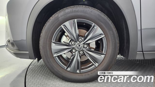Lexus UX 300h 2.0 2WD - фото 4