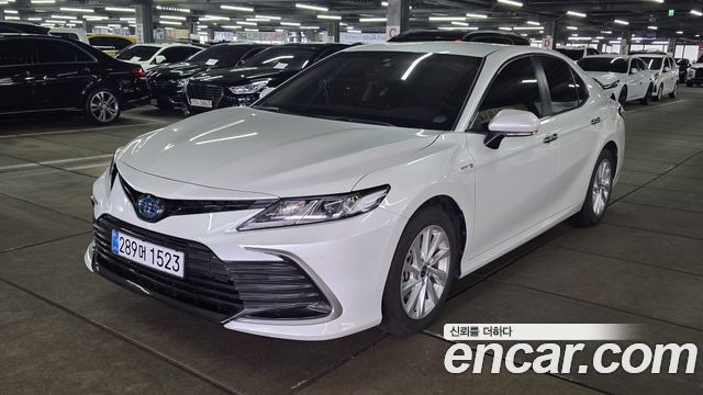 Toyota Camry XV70 2.5 LE Hybrid - фото 0