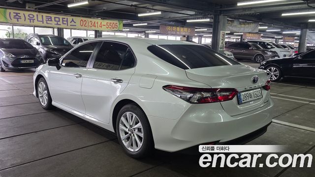 Toyota Camry XV70 2.5 LE Hybrid - фото 1