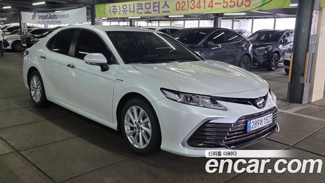 Toyota Camry XV70 2.5 LE Hybrid - фото 2