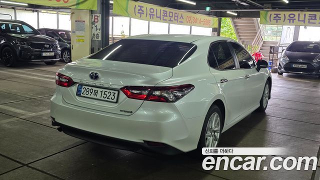Toyota Camry XV70 2.5 LE Hybrid - фото 3